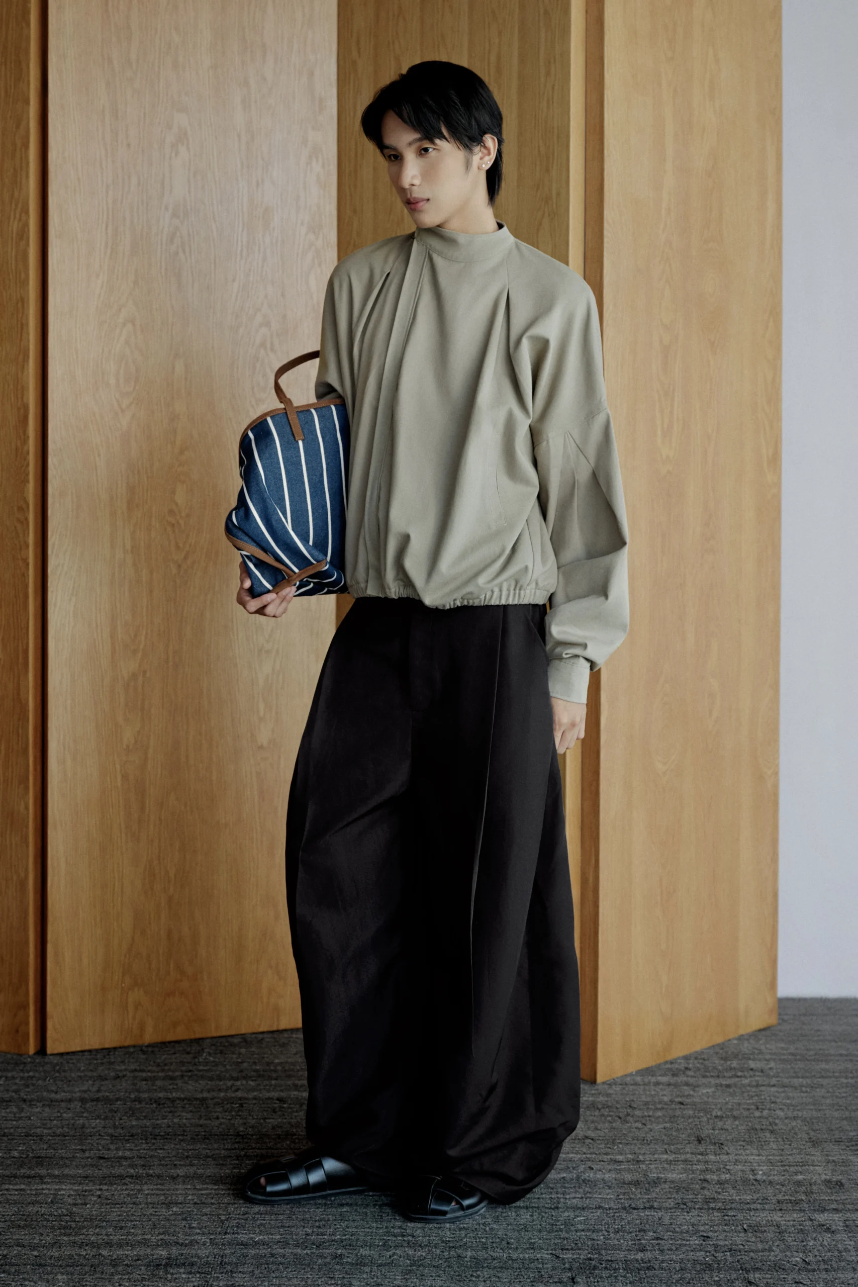 ADJUSTABLE PLEATED TROUSERS